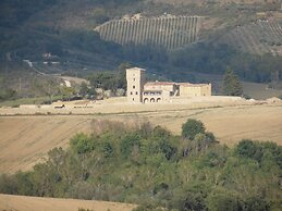 Podere Caldaruccio La Pineta - 26 People Cottage & Villa