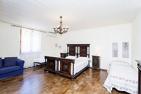 Podere Caldaruccio La Pineta - 26 People Cottage & Villa