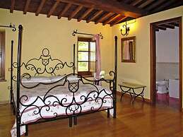 Podere Caldaruccio La Pineta - 26 People Cottage & Villa