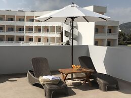 Fotaki's Home - Comfortable Newbuilt 2 Bedroom Home, 20 Meters From th