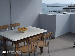Fotaki's Home - Comfortable Newbuilt 2 Bedroom Home, 20 Meters From th