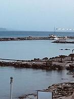 Fotaki's Home - Comfortable Newbuilt 2 Bedroom Home, 20 Meters From th