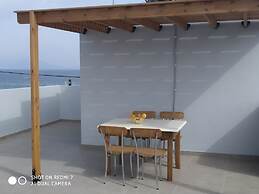 Fotaki's Home - Comfortable Newbuilt 2 Bedroom Home, 20 Meters From th