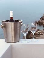 Fotaki's Home - Comfortable Newbuilt 2 Bedroom Home, 20 Meters From th