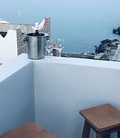 Fotaki's Home - Comfortable Newbuilt 2 Bedroom Home, 20 Meters From th