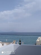 Fotaki's Home - Comfortable Newbuilt 2 Bedroom Home, 20 Meters From th