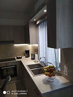 Fotaki's Home - Comfortable Newbuilt 2 Bedroom Home, 20 Meters From th