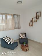 Fotaki's Home - Comfortable Newbuilt 2 Bedroom Home, 20 Meters From th