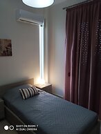 Fotaki's Home - Comfortable Newbuilt 2 Bedroom Home, 20 Meters From th