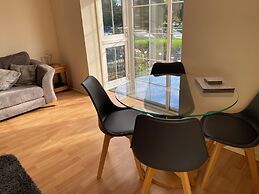 River Courtyard Apartment In The Heart Of