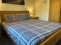 River Courtyard Apartment In The Heart Of