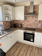 River Courtyard Apartment In The Heart Of