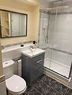 River Courtyard Apartment In The Heart Of