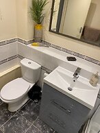 River Courtyard Apartment In The Heart Of