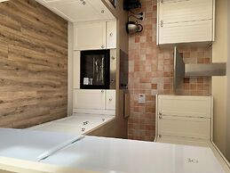 River Courtyard Apartment In The Heart Of