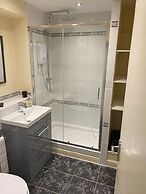 River Courtyard Apartment In The Heart Of