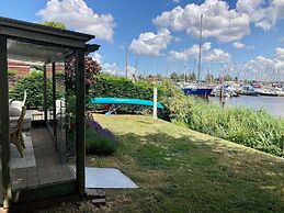 Holiday Home With Winter Garden by the Lauwersmeer for 4 Guest
