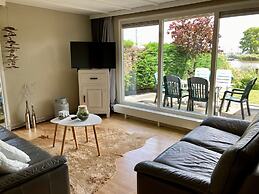 Holiday Home With Winter Garden by the Lauwersmeer for 4 Guest