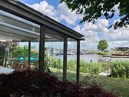 Holiday Home With Winter Garden by the Lauwersmeer for 4 Guest
