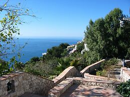 Exceptional Location - one of the Most Sought-after Locations in Costa