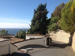 Exceptional Location - one of the Most Sought-after Locations in Costa