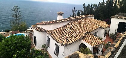 Exceptional Location - one of the Most Sought-after Locations in Costa