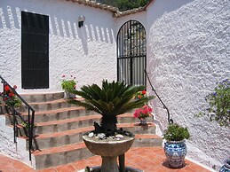 Exceptional Location - one of the Most Sought-after Locations in Costa