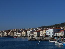 Holiday Apartment With sea View and Mountains View