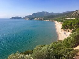 Holiday Apartment With sea View and Mountains View
