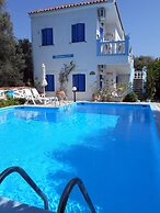 Holiday Apartment With sea View and Mountains View