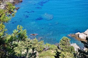 Holiday Apartment With sea View and Mountains View