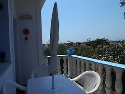 Holiday Apartment With sea View and Mountains View