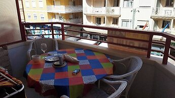 Modern Apartment With Pool on the top Floor, Near the Beach y é Bedroo