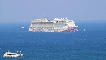 Patong Tower Cozy Comfy Luxury Apartment With Seaview, for 1-3 People,