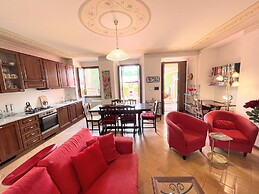Central Spoleto Apartment With Large Sunny Terrace With Views