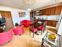 Central Spoleto Apartment With Large Sunny Terrace With Views