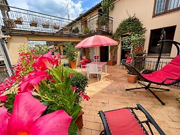 Central Spoleto Apartment With Large Sunny Terrace With Views