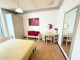 Central Spoleto Apartment With Large Sunny Terrace With Views