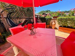 Central Spoleto Apartment With Large Sunny Terrace With Views