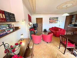 Central Spoleto Apartment With Large Sunny Terrace With Views