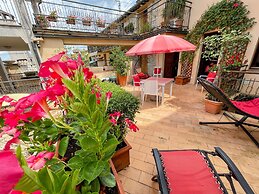 Central Spoleto Apartment With Large Sunny Terrace With Views