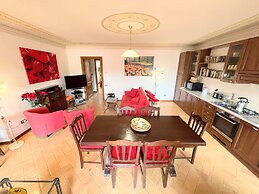 Central Spoleto Apartment With Large Sunny Terrace With Views