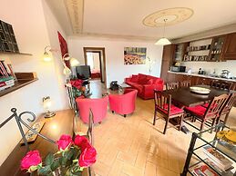 Central Spoleto Apartment With Large Sunny Terrace With Views