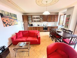 Central Spoleto Apartment With Large Sunny Terrace With Views