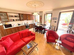 Central Spoleto Apartment With Large Sunny Terrace With Views