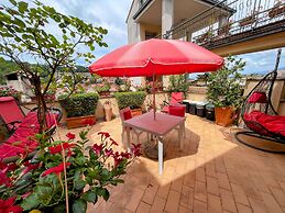 Central Spoleto Apartment With Large Sunny Terrace With Views