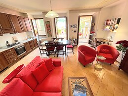 Central Spoleto Apartment With Large Sunny Terrace With Views