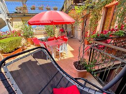 Central Spoleto Apartment With Large Sunny Terrace With Views