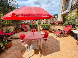 Central Spoleto Apartment With Large Sunny Terrace With Views