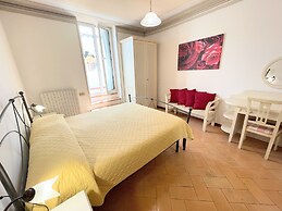 Central Spoleto Apartment With Large Sunny Terrace With Views